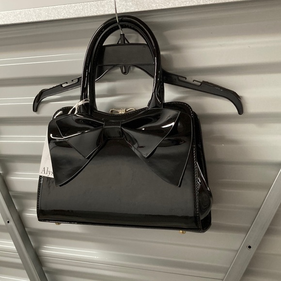 Black Patent Leather Purse - Picture 3 of 8